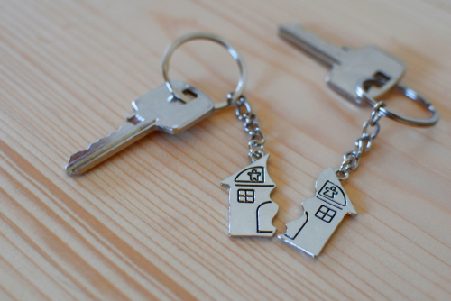 Keys on a table with paired key chains of a split house for marriage and statistics