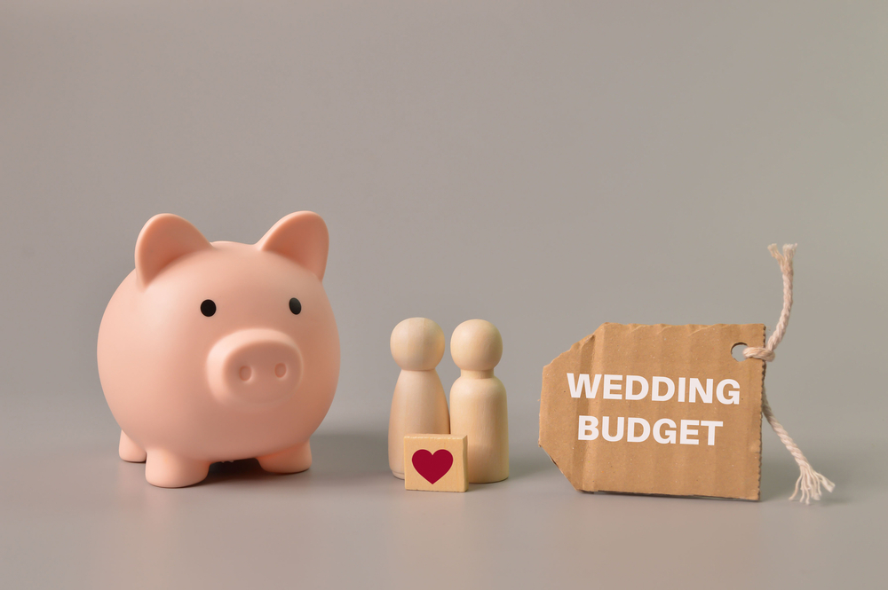 Piggy bank, wooden couple, and a price tag representing simple ways to save