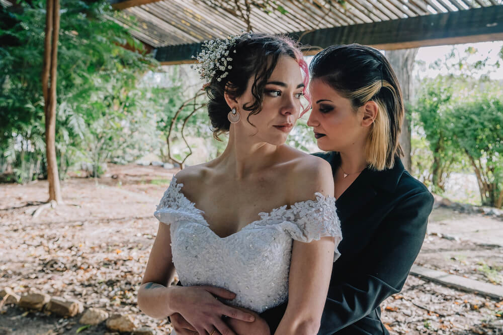 How to choose wedding clothes that fit your identity?